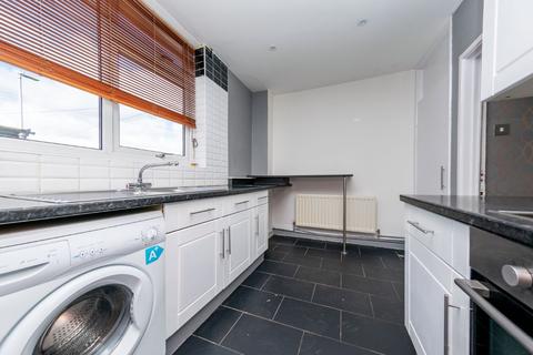25 Heathcroft Drive, Leeds, LS11 8UD
