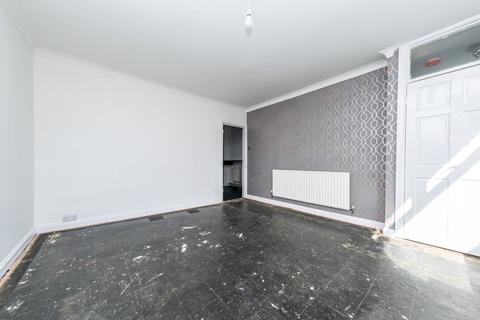 25 Heathcroft Drive, Leeds, LS11 8UD
