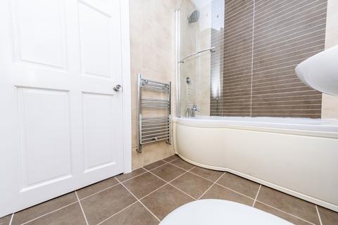 25 Heathcroft Drive, Leeds, LS11 8UD