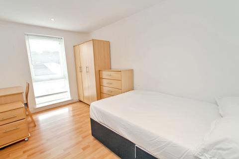 3 bedroom apartment to rent, BILLS INCLUDED - Holborn Central, Woodhouse, LS6