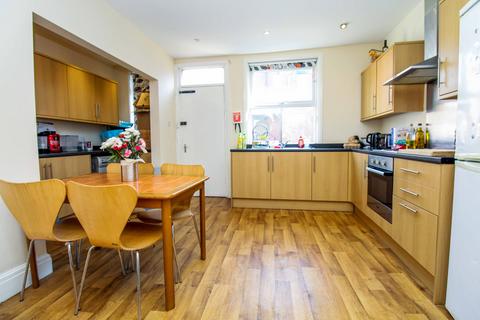 undefined, BILLS INCLUDED - Headingley Avenue, Headingley, Leeds, LS6