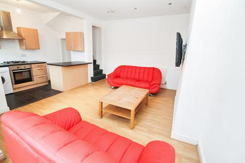 BILLS INCLUDED - Stanmore View, Burley, Leeds, LS4