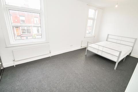 3 bedroom terraced house to rent, BILLS INCLUDED - Stanmore View, Burley, Leeds, LS4
