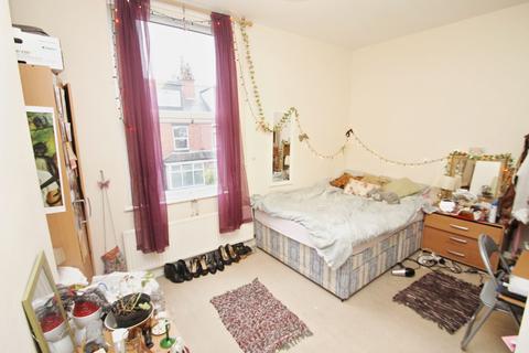 5 bedroom terraced house to rent, BILLS INCLUDED - Graham Grove, Burley, Leeds, LS4