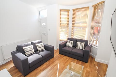3 bedroom end of terrace house to rent - Norwood Terrace, Hyde Park, Leeds, LS6