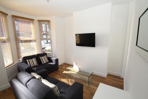 3 bedroom end of terrace house to rent, BILLS INCLUDED - Norwood Terrace, Hyde Park, Leeds, LS6