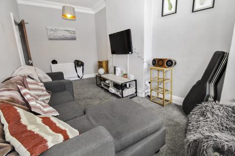 4 bedroom end of terrace house to rent, Headingley Mount, Headingley, Leeds, LS6