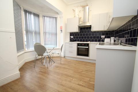 4 bedroom end of terrace house to rent, BILLS INCLUDED - Headingley Mount, Headingley, Leeds, LS6