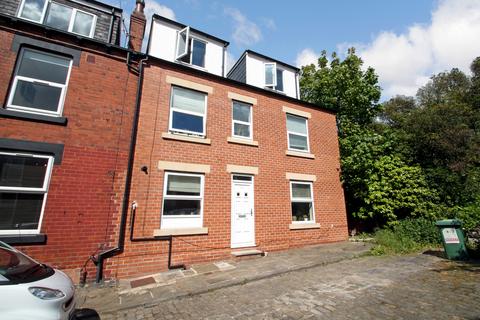 3 bedroom terraced house to rent, BILLS INCLUDED - Thornville Place, Hyde Park, Leeds, LS6