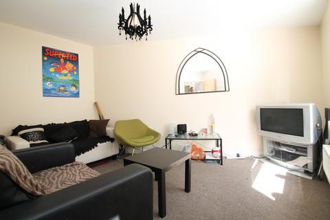 3 bedroom terraced house to rent, BILLS INCLUDED - Thornville Place, Hyde Park, Leeds, LS6