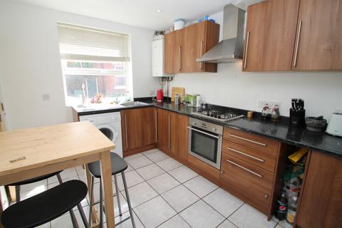 3 bedroom terraced house to rent, BILLS INCLUDED - Thornville Place, Hyde Park, Leeds, LS6