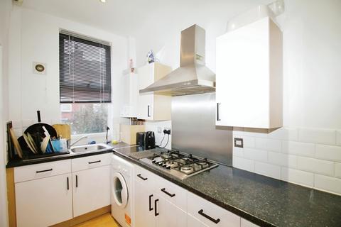 undefined, BILLS INCLUDED - Martin Terrace, Burley, Leeds, LS4