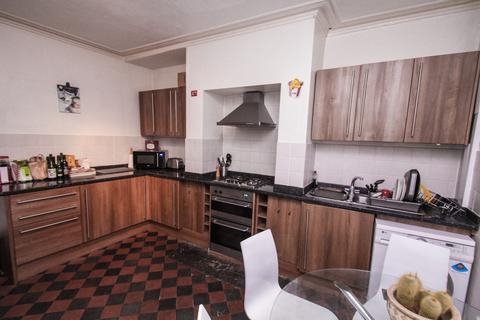 2 bedroom terraced house to rent, Thornville Place, Hyde Park, Leeds, LS6