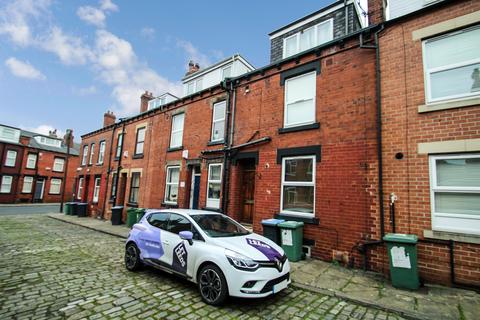 2 bedroom terraced house to rent, Thornville Place, Hyde Park, Leeds, LS6