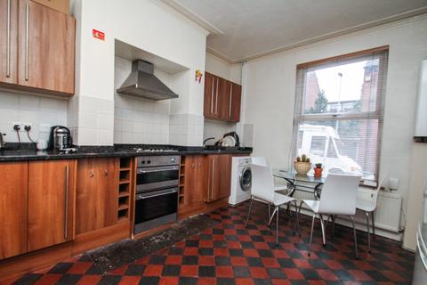 2 bedroom terraced house to rent, Thornville Place, Hyde Park, Leeds, LS6