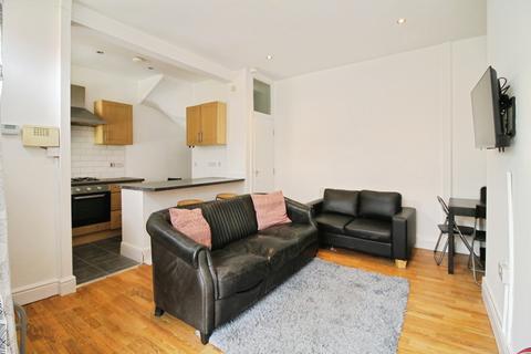 4 bedroom terraced house to rent, BILLS INCLUDED - Grimthorpe Place, Headingley, Leeds, LS6