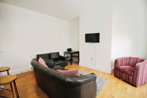 4 bedroom terraced house to rent, BILLS INCLUDED - Grimthorpe Place, Headingley, Leeds, LS6