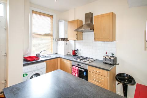4 bedroom terraced house to rent, BILLS INCLUDED - Grimthorpe Place, Headingley, Leeds, LS6