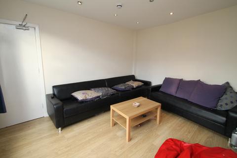 7 bedroom semi-detached house to rent - ALL BILLS INCLUDED - Estcourt Terrace, Headingley