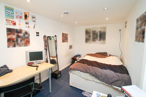 7 bedroom semi-detached house to rent - ALL BILLS INCLUDED - Estcourt Terrace, Headingley