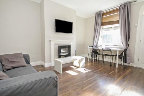 3 bedroom terraced house to rent, Haddon Avenue, Burley, Leeds, LS4