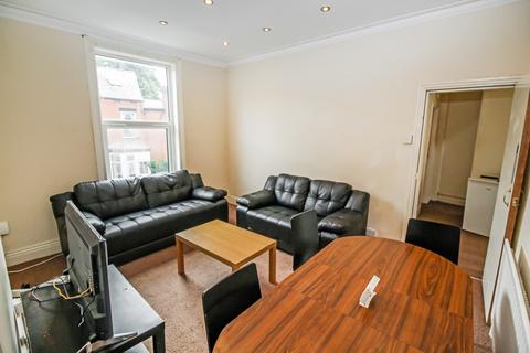 4 bedroom terraced house to rent, BILLS INCLUDED: Ebberston Place, Hyde Park, Leeds, LS6