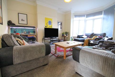 6 bedroom terraced house to rent, BILLS INCLUDED - Claremont Drive, Headingley, Leeds, LS6