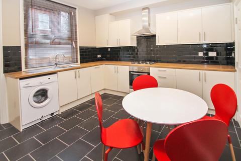 3 bedroom terraced house to rent, BILLS INCLUDED - Ashville Avenue, Hyde Park, Leeds, LS6