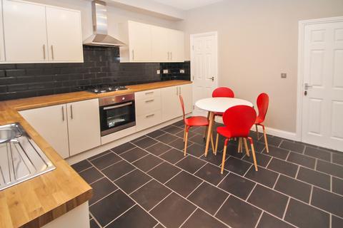3 bedroom terraced house to rent, BILLS INCLUDED - Ashville Avenue, Hyde Park, Leeds, LS6