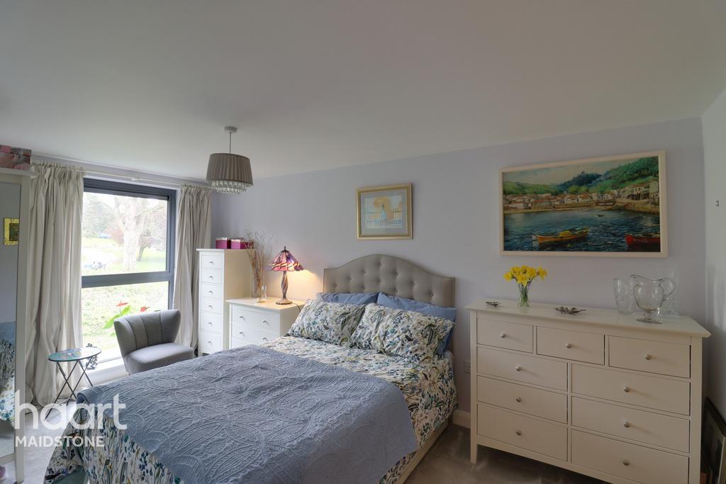 McKenzie Court, Maidstone 2 bed apartment £215,000