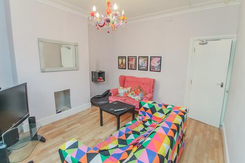 3 bedroom terraced house to rent, BILLS INCLUDED - Burley Lodge Terrace, Hyde Park, Leeds, LS6