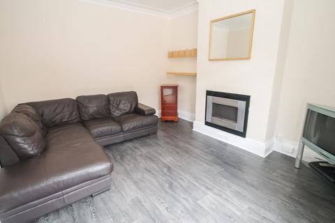 4 bedroom terraced house to rent, BILLS INCLUDED - Spring Grove View, Hyde Park, Leeds, LS6