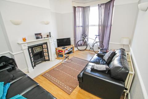 4 bedroom terraced house to rent, BILLS INCLUDED - Ashville Road, Hyde Park, Leeds, LS6