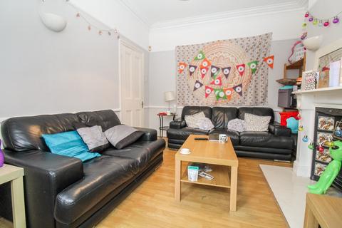 4 bedroom terraced house to rent, BILLS INCLUDED - Ashville Road, Hyde Park, Leeds, LS6