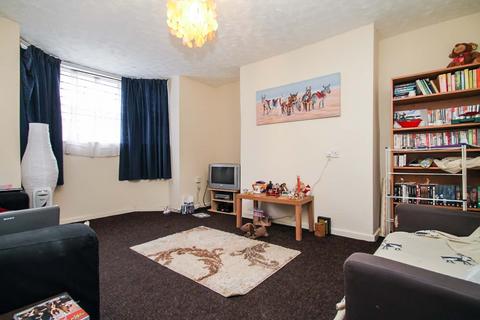 1 bedroom flat to rent, Brudenell Mount, Hyde Park, Leeds, LS6