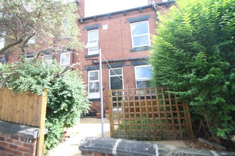 2 bedroom terraced house to rent, Wetherby Grove, Burley, Leeds, LS4