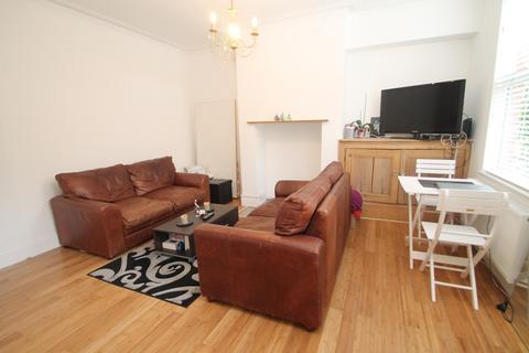 2 bedroom terraced house to rent, Wetherby Grove, Burley, Leeds, LS4