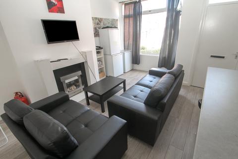 4 bedroom terraced house to rent, BILLS INCLUDED - Lumley Avenue, Burley, Leeds, LS4