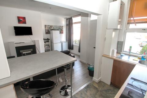 4 bedroom terraced house to rent, BILLS INCLUDED - Lumley Avenue, Burley, Leeds, LS4