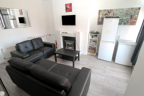 BILLS INCLUDED - Lumley Avenue, Burley, Leeds, LS4