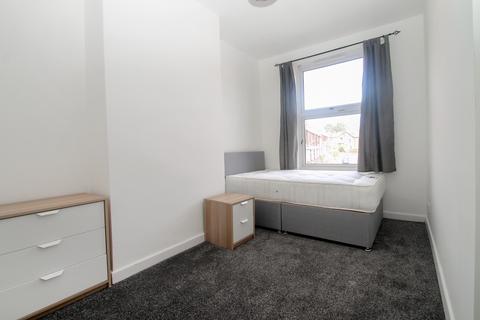 4 bedroom terraced house to rent, BILLS INCLUDED - Lumley Avenue, Burley, Leeds, LS4
