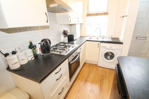 3 bedroom terraced house to rent, BILLS INCLUDED - Woodside Avenue, Burley, Leeds, LS4