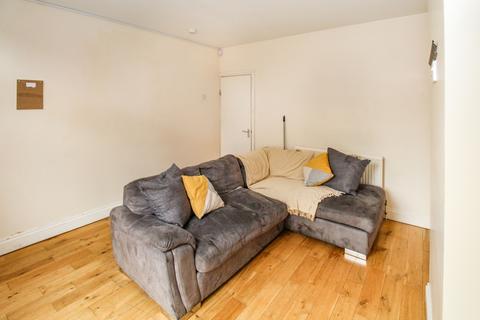 5 bedroom end of terrace house to rent, BILLS INCLUDED, Beamsley Terrace, Hyde Park, Leeds, LS6