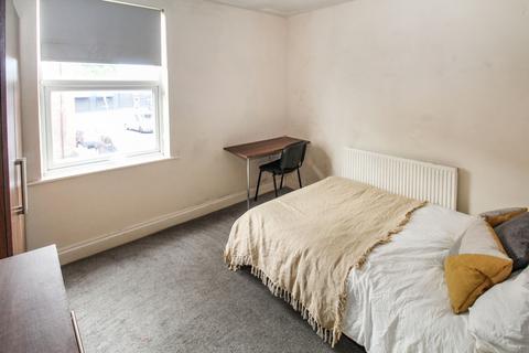 5 bedroom end of terrace house to rent, BILLS INCLUDED, Beamsley Terrace, Hyde Park, Leeds, LS6