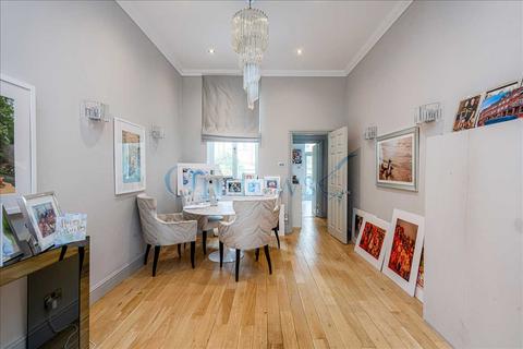 undefined, Cheyne Gardens, London