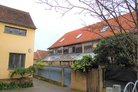 3 bedroom terraced house to rent, Raes Yard, Risbygate Street, Bury St Edmunds, Suffolk, IP33