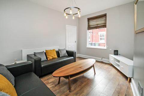 4 bedroom terraced house to rent, BILLS INCLUDED - Harold Avenue, Hyde Park, Leeds, LS6