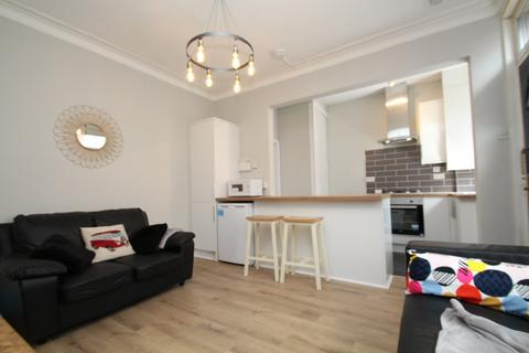 3 bedroom terraced house to rent, BILLS INCLUDED - Kelsall Terrace, Hyde Park, Leeds, LS6