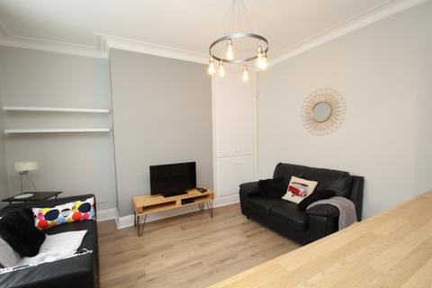 3 bedroom terraced house to rent, BILLS INCLUDED - Kelsall Terrace, Hyde Park, Leeds, LS6