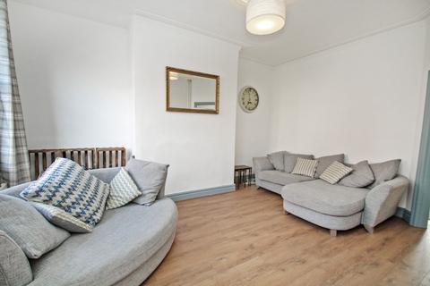 4 bedroom terraced house to rent - BILLS INCLUDED - Beechwood View, Burley, Leeds, LS4